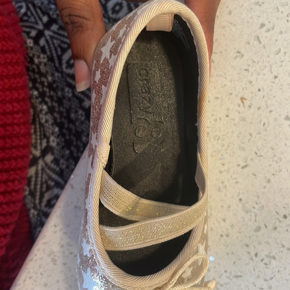 Excellent condition. My daughter wore them once or twice. - Picture 3 of 7